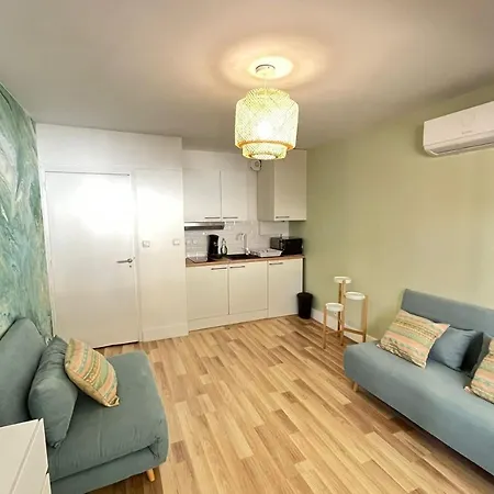 22m With Loggia Near The Sea Apartmán